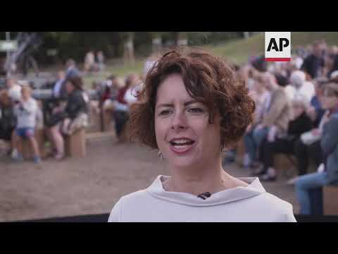 Pro-vaccination conductor gets third jab on stage