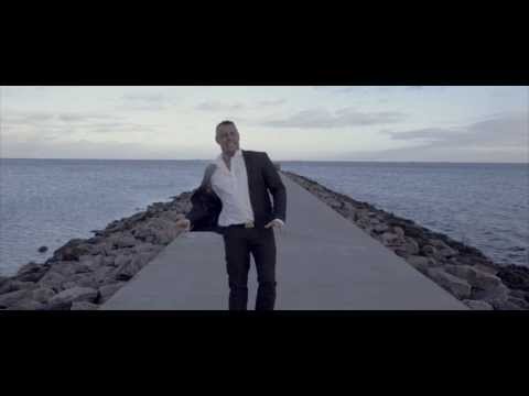 Kærlighed gør ondt  (OFFICIAL VIDEO)