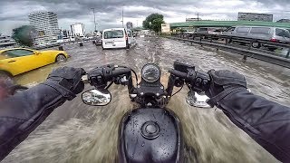 İstanbul Sel baskınında Motosiklet kullanmak