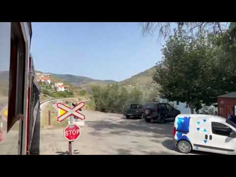 CP 1400s along the Douro Valley