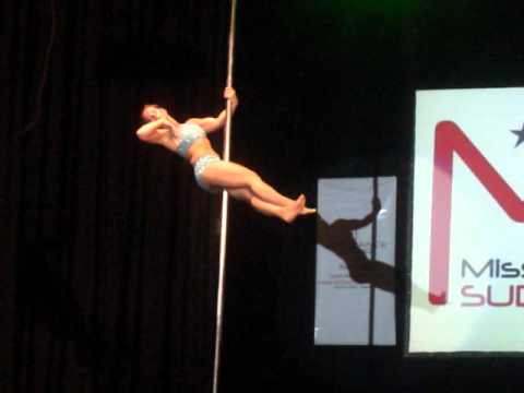 Edi Reis representando o Studio Pole Dance Class no Miss pole dance sulamericano 2011
