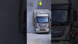 खतरनाक चढ़ाई पर चढ़ा ओवरलोड ट्रक 😱#yt#shorts#video 