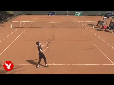 Tennis wildcard player goes viral after bizarre performance