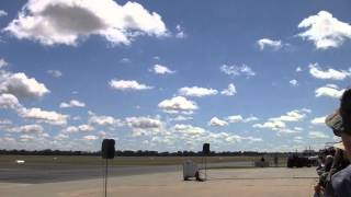 preview picture of video 'Incredible Curtis P40 Kittyhawk Fighter Flying at Temora NSW.'