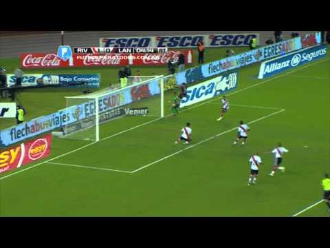 Acosta al travesaño. River 1 - Lanús 0. Fecha 9. Torneo Final 2014. Fútbol Para Todos