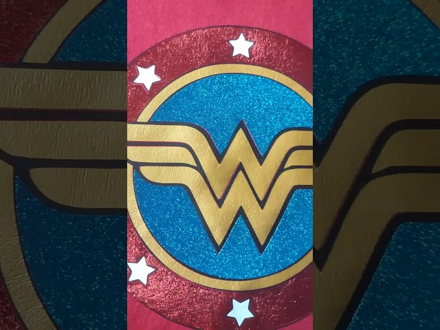 Vídeo relacionado con Wonder Woman 6395349010 Lata (Metal, Rojo, 21 x 5,5 x 15 cm