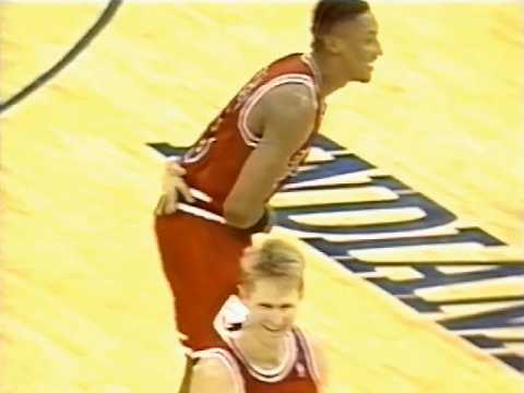Reggie Miller bows down to Toni Kukoč, Scottie Pippen and the Chicago Bulls | NBA Stories (1994)