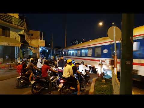 Train SE5 Hanoi - Saigon passing Pham Van Dong (2018)