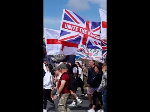 Dueling immigration protests break out in U.K.