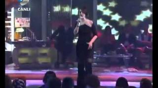 Sıla - Sevişmeden Uyumayalım (Beyaz Show 17.02.12)