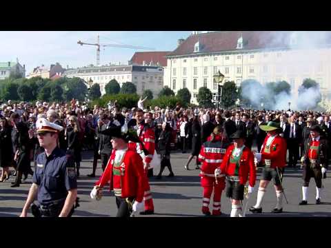 Otto von Habsburg -Trauermarsch - smuteční pochod - Wien - 16.7 2011 - 3/3.avi