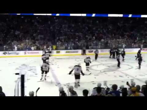 BRUINS HORTON SPRAYS LIGHTNING FAN WITH WATER