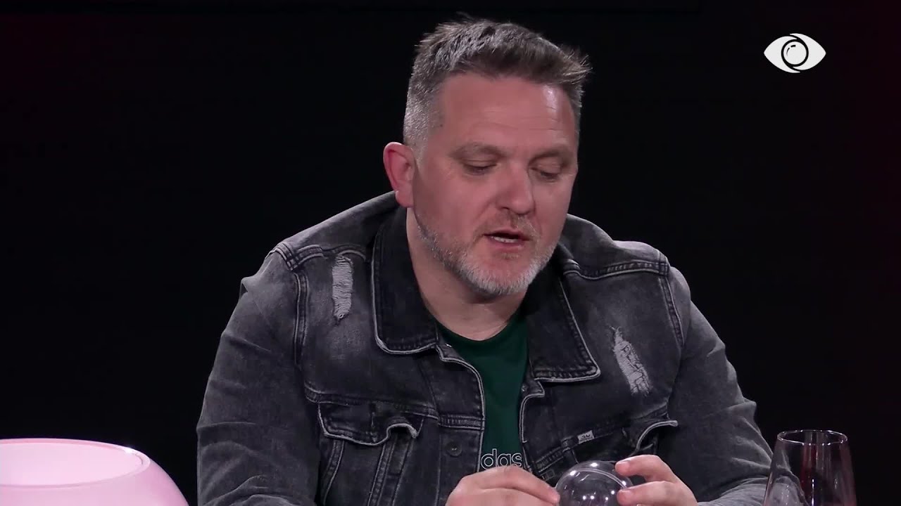 A e dashuron veten? Ilnisa: Më pëlqen vetja, rri mirë në lëkurën që kam