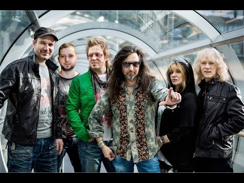 IGNORE THE SIGN - LOOKING IN THE SUN - OFFICIAL VIDEO