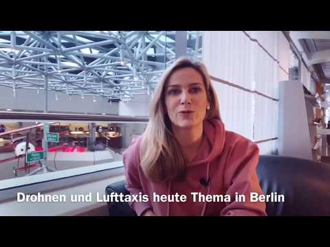 🌐 Tech-News Eventmoderatorin Christiane Stein - Moderatorin Event Kongress-Moderation Berlin buchen