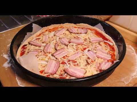 JAK VYROBIT SKVĚLOU DOMÁCÍ PIZZU! 🍕 Na Ohni Pod Poklopem 🔥