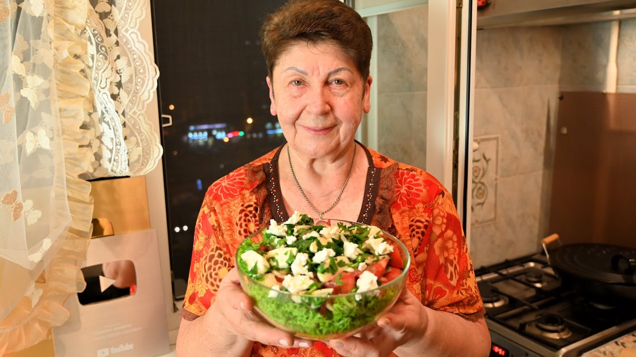 Необычайно вкусный салат из простых продуктов! 10 минут и готово!