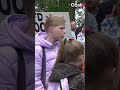 Een oorverdovend protest! Bewoners zijn woest dat er een N-weg dwars door hun dorp loopt  | RTV Oost
