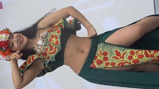 可愛い娘のポリネシアンダンス