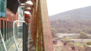 preview picture of video 'Ferromex tren pasando puente Armería, Colima'