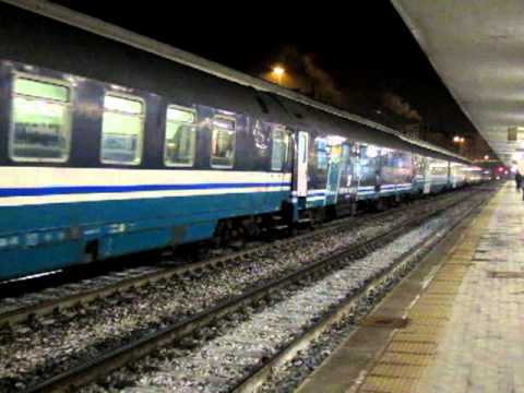 FS Express 1931 Venezia - Palermo / Siracusa hauled by E402A at Padova Centrale(1)