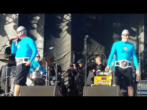 SUPER RAD - TRAVIS BARKER and the Aquabats Back to the Beach Festival