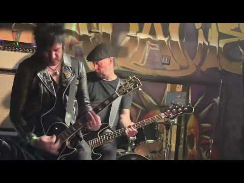 The Generators “Plastic Roses” live at Characters bar in Pomona, California December 3, 2022