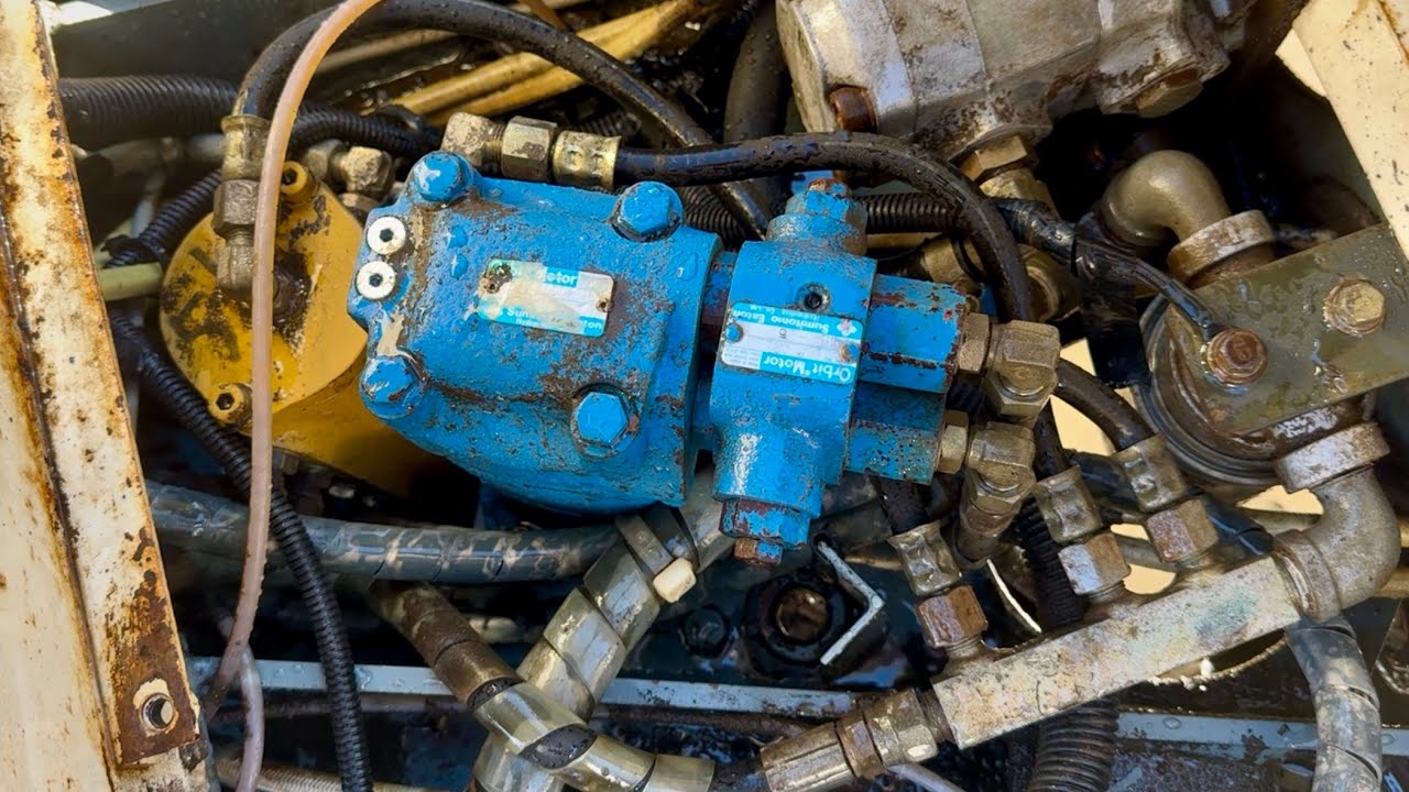 Eaton 旋回モーター爆発⭐︎三菱　油圧ショベル　ME08 下部オイル漏れ修理☆