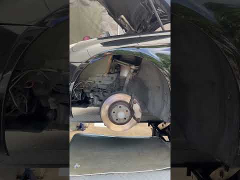 2007 Mercedes Benz CLS550 in for Airmatic strut replacement.
