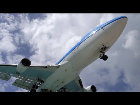 Maho Beach, Sint Maarten - KLM 747 Landing at Princess Juliana International Airport HD (2015)