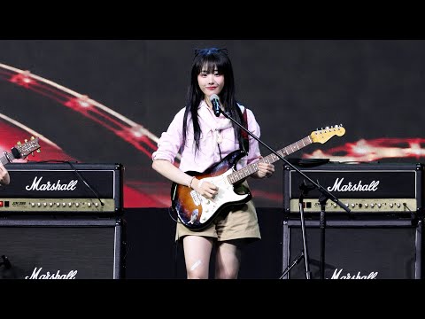 QWER 히나 - 대관람차 (Hina) 직캠 | 허준 축제 • 241013