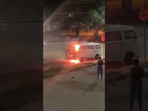 Kombis pega fogo
