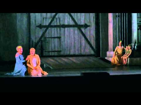 Me chiami, o Norma? - Mira, o Norma.