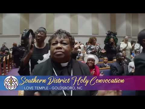 Southern District Convocation Mass Choir singing the hymn “Come Unto Me.”