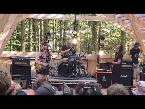 Calva Louise - Getting Closer - Live at 2000 Trees Festival 08-07-22