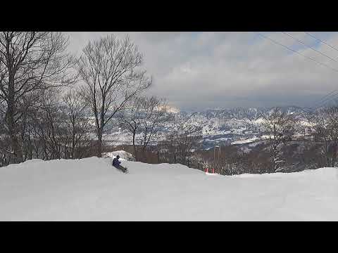 Video: 2022/1/9 野沢温泉スキー場、野沢名物スカイラインコース。締めを高難易度の急斜面ジャンピングコースにして滑ってみました。