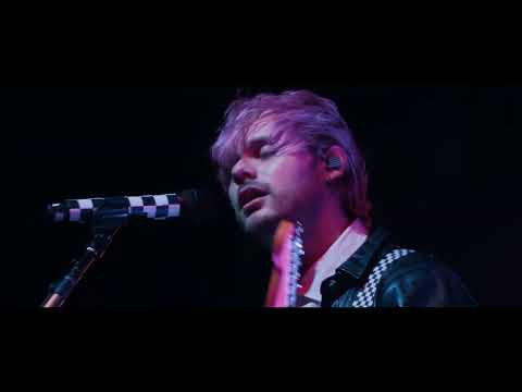 5 Seconds of Summer - You Don't Go To Parties (Live In Amsterdam)