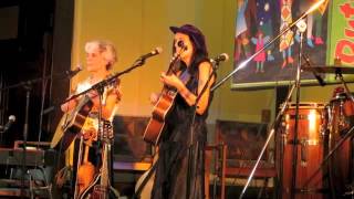 Suzzy and Maggie Roche - The Hammond Song