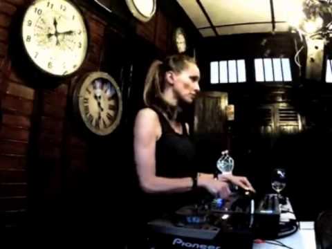 Domenica 14 Giugno 2015 Le B Club Special Guest Rita Gherz