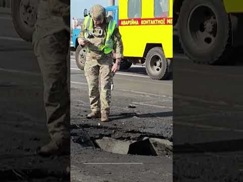 Russian attack hits Kyiv bridge after German chancellor arrives | AJ #shorts