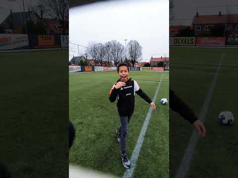 wij zijn aan het voetballen bij always forward
