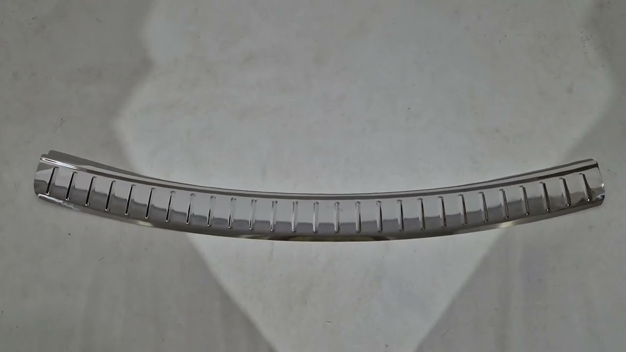 Volkswagen Touareg 2002-2010 гг. Накладка на задний бампер Carmos нержавейка Video 1