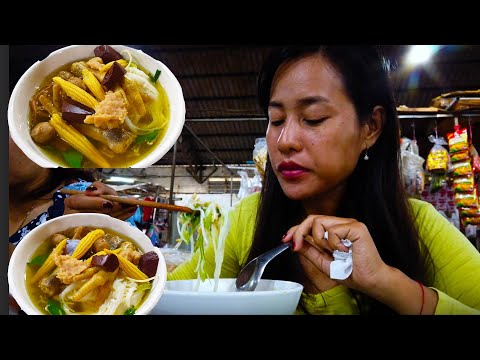 Breakfast Inside Takhmao Thmei Market - Num Banhjok Sraos - Fish Noodle Soup With Chicken Leg