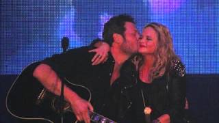Blake Shelton and Miranda Lambert Draggin&#39; The River