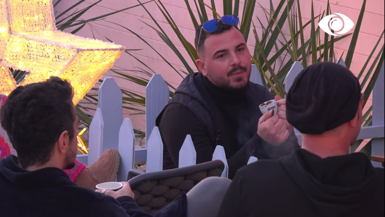 Do dalësh nga shtëpia, Ronaldo i lexon filxhanin Zhaklinës