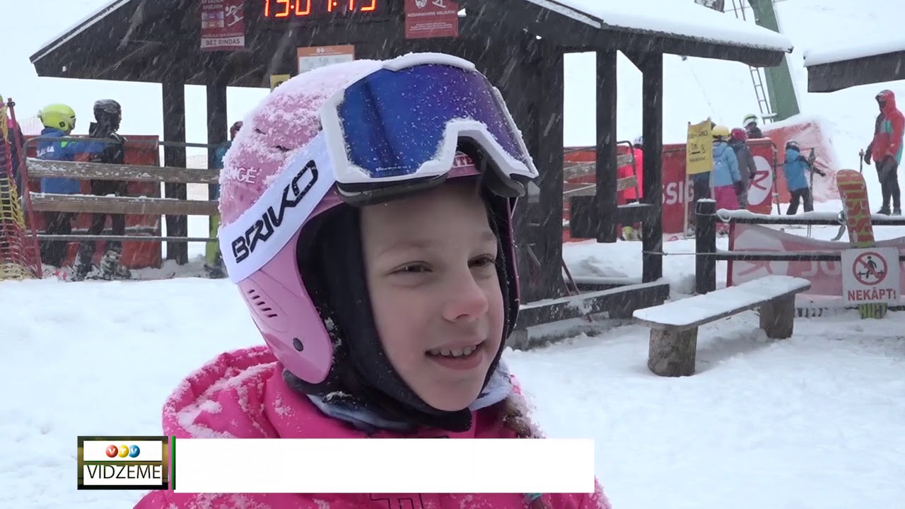 Pašvaldība dod iespēju novada senioriem slēpot bez maksas