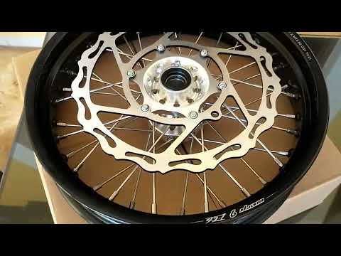 Supermoto: E2 - Warp-9 Tubeless Supermoto Wheels Pre-Installation. Quick look at these amazing rims