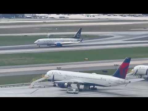 United Airlines Boeing 737-800 (Star Alliance Livery) Landing at ATL International Airport