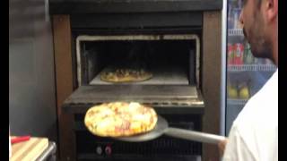 preview picture of video 'Vidéo La Cabane à Pizza à Agneaux'
