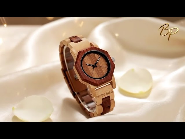 ساعة خشبية نسائية